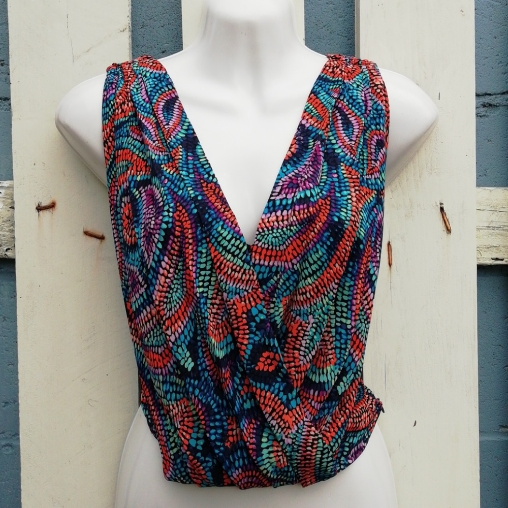 🌈2/$12 Bebe Crop top